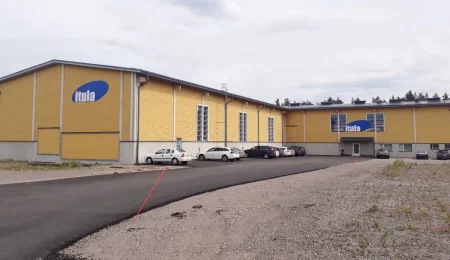 Referenssin Tutkimus sisäolosuhteista kokoonpanotuotantohallissa: tulokset puhuvat kattosäteilypaneelien puolesta kuva