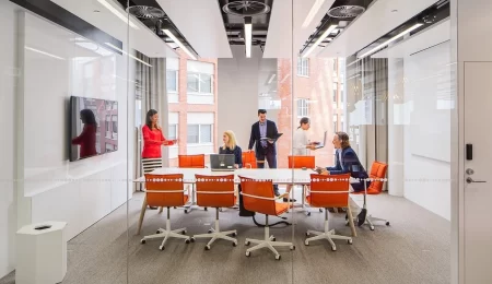 Referenssin Säteilypaneelien ja läpirei’itettyjen konvektoripaneelien toimintaerot kuva