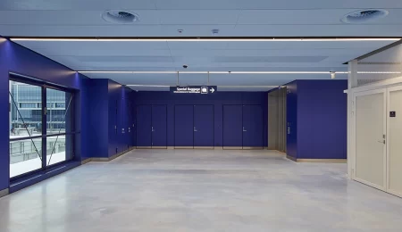 Referenssin Tekniikka & arkkitehtuuri yhdistyvät Itulan & Rockfonin alakattopaneelissa kuva