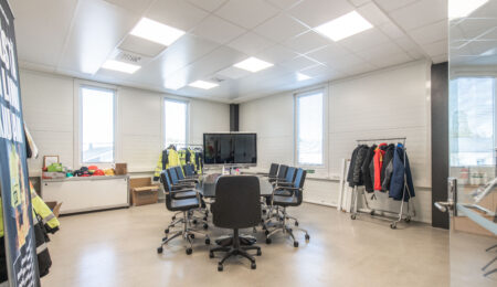 Referenssin Kohdennetun ilmanvaihdon vaikutus kattosäteilijän jäähdytystehoon kuva